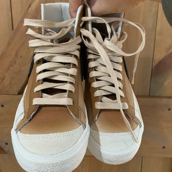 Nike sneakers. Only worn once. These run very TTS. Beautiful color and style - Picture 2 of 3